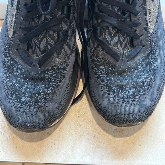 Brooks Black Running Shoes - Picture 2 of 4